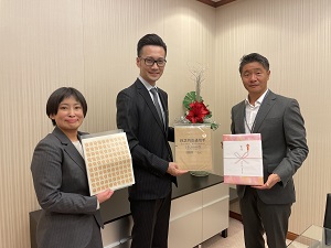 真如苑青年会　認定NPO法人テラ・ルネッサンスに切手100万円分を寄付