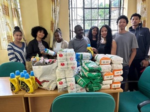 ​真如苑ケニア、ナクルの孤児院でボランティアと食料品等の寄贈